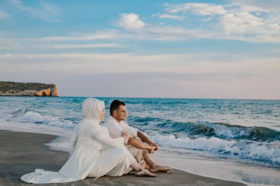 découvrez notre élégante aqua dress, parfaite pour les occasions spéciales ou les journées ensoleillées. confectionnée dans des matériaux légers et respirants, cette robe met en valeur votre silhouette tout en offrant confort et style. faites sensation avec cette pièce incontournable de votre garde-robe.