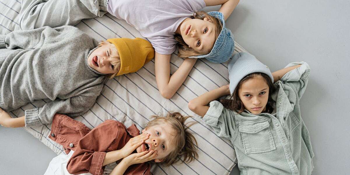 découvrez notre collection de beanies tendances, parfaits pour affronter le froid avec style. confortables et élégants, nos bonnets en laine s'adaptent à toutes vos tenues. idéaux pour un look décontracté ou pour ajouter une touche chic à votre garde-robe.