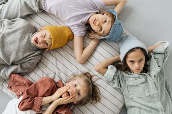 découvrez notre collection de beanies tendances, parfaits pour affronter le froid avec style. confortables et élégants, nos bonnets en laine s'adaptent à toutes vos tenues. idéaux pour un look décontracté ou pour ajouter une touche chic à votre garde-robe.