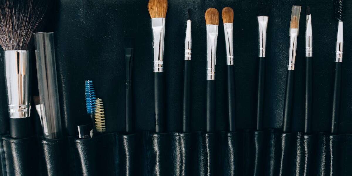 découvrez des astuces et conseils pratiques pour organiser votre maquillage de manière efficace. transformez votre routine beauté avec des solutions de rangement astucieuses et stylées.