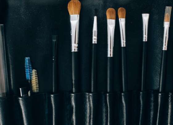découvrez des astuces et conseils pratiques pour organiser votre maquillage de manière efficace. transformez votre routine beauté avec des solutions de rangement astucieuses et stylées.