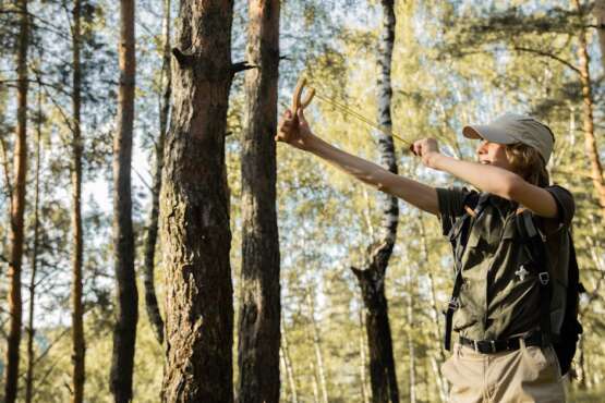 découvrez le slingshot, un dispositif de lancement dynamique et amusant qui allie précision et divertissement. parfait pour les amateurs de sensations fortes et de tir, explorez ses différentes utilisations et apprenez à maîtriser cet accessoire emblématique.